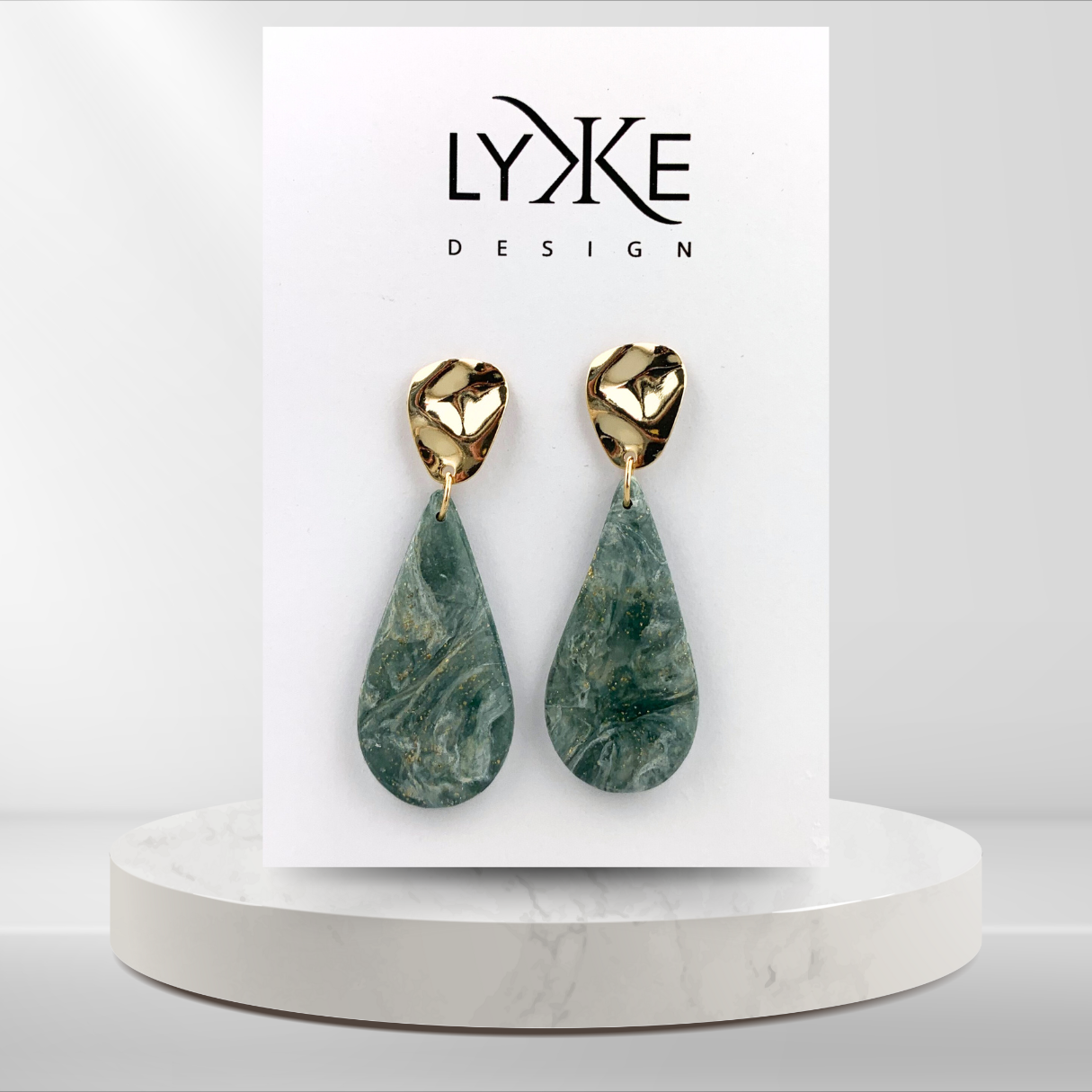 Kystgrønn - Gullfargede øredobber med stor dråpe, Grønn marmor/gull