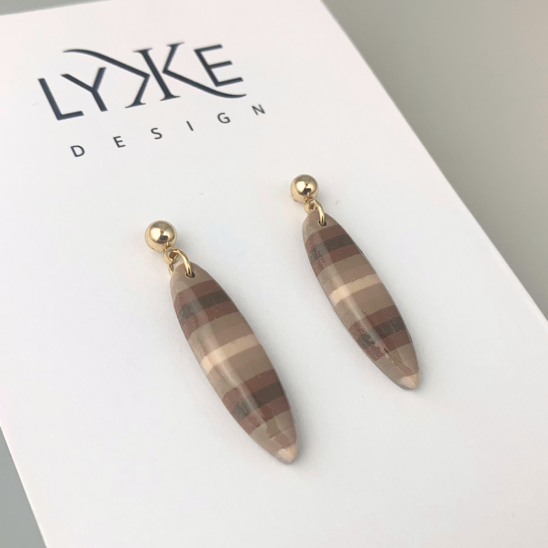 Gullfargede øredobber med lang dråpe stripet Brun/gull