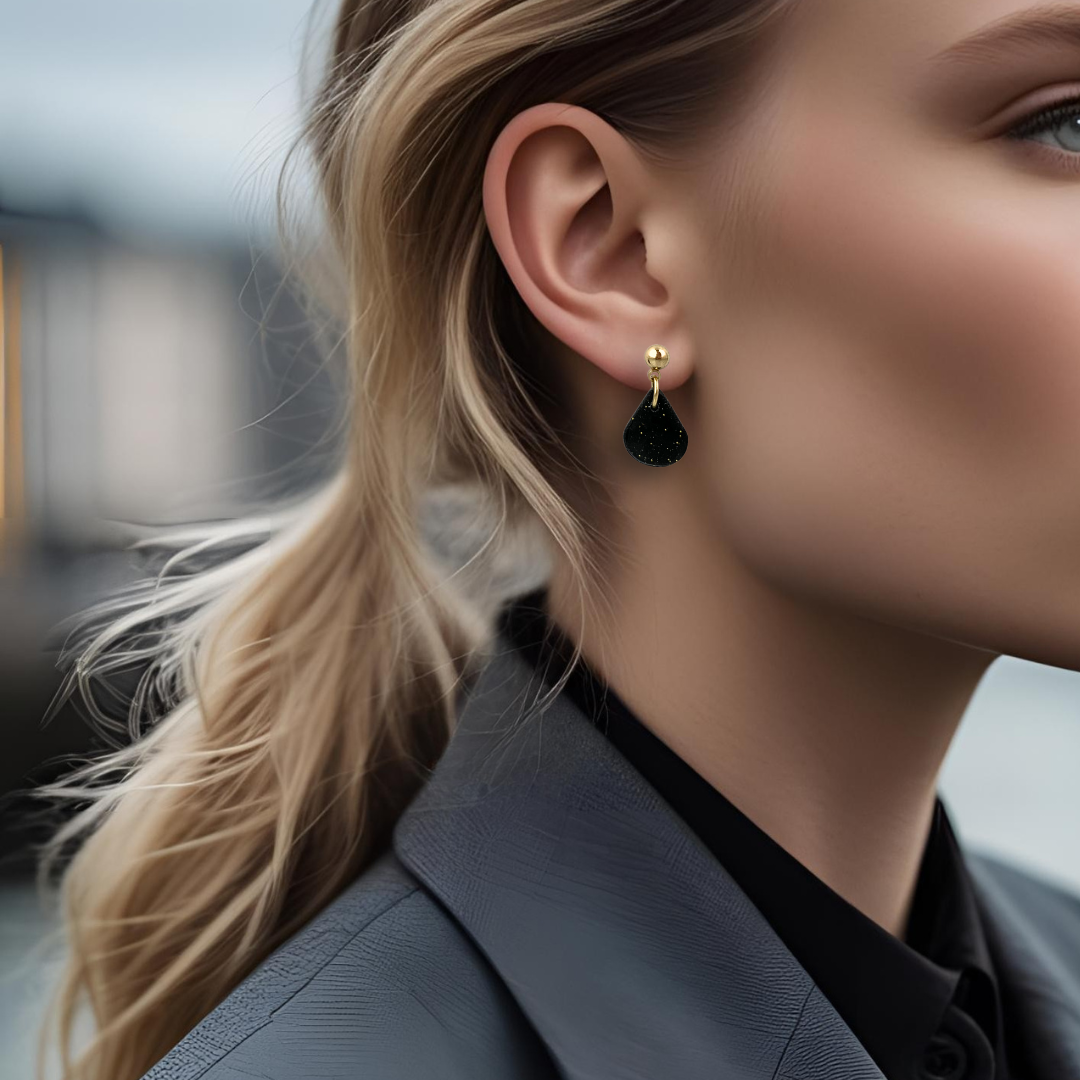 Gullfargede øredobber med liten dråpe Sort/gull