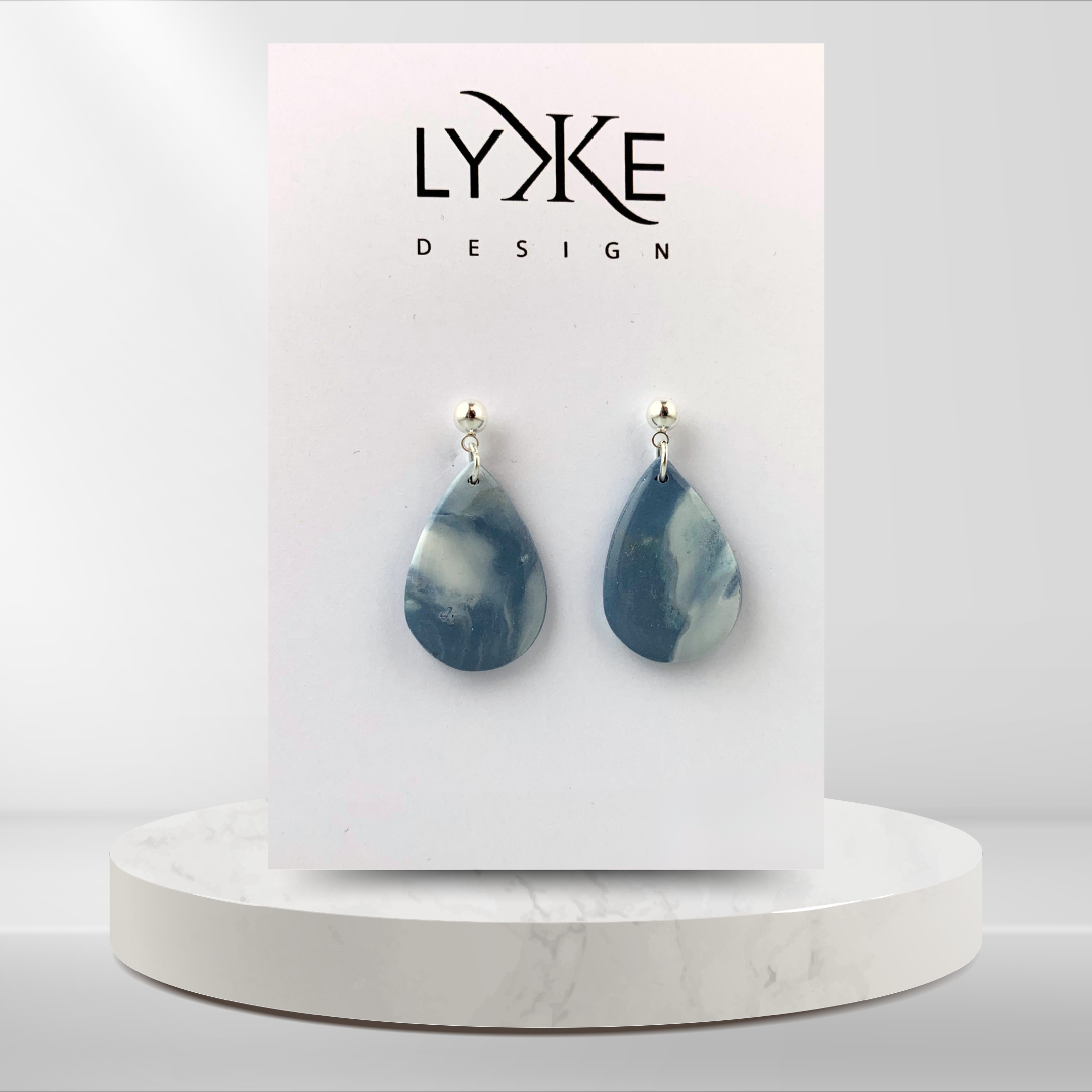 Sølvfargede øredobber med dråpe Skye