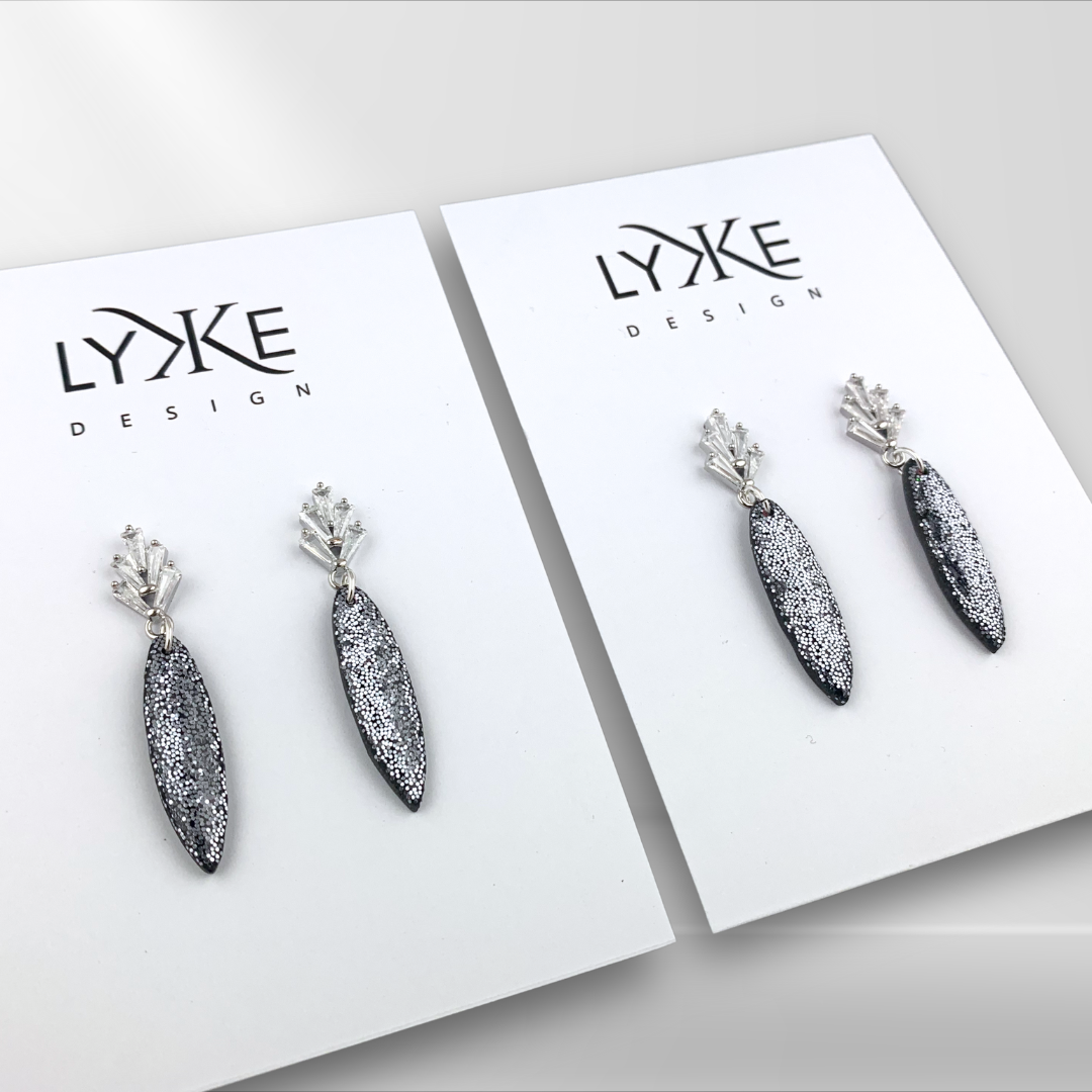 Sølvfargede øredobber med lang dråpe Sølv-glitter/sølv