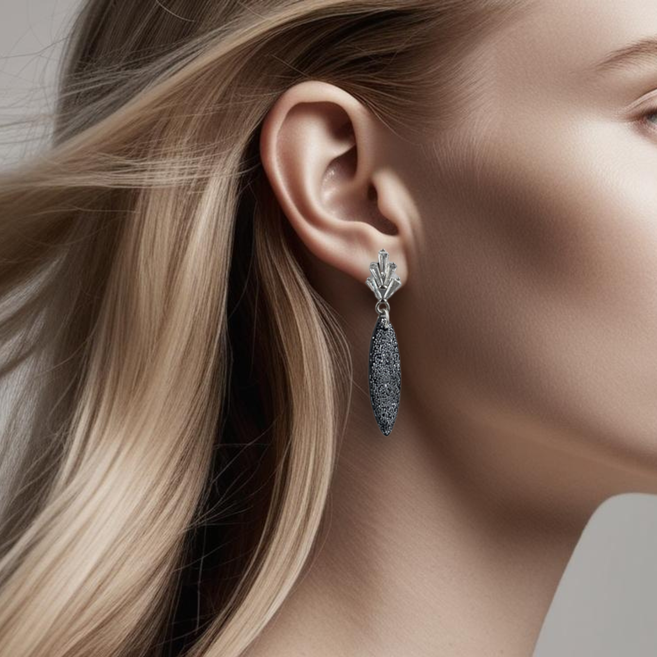 Sølvfargede øredobber med lang dråpe Sølv-glitter/sølv