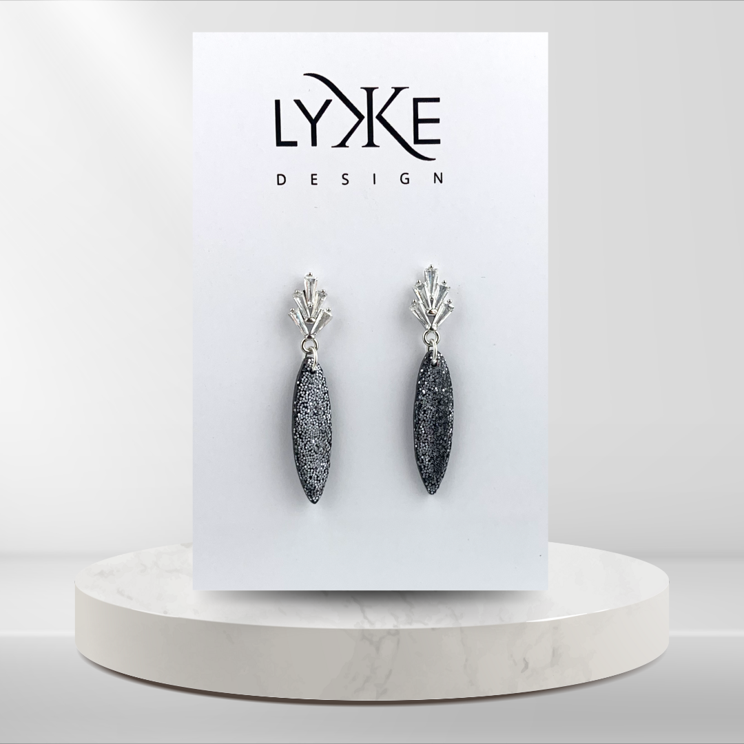 Sølvfargede øredobber med lang dråpe Sølv-glitter/sølv