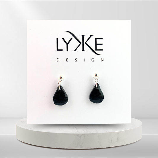 Sølvfargede øredobber med liten dråpe Sort glitter/sølv