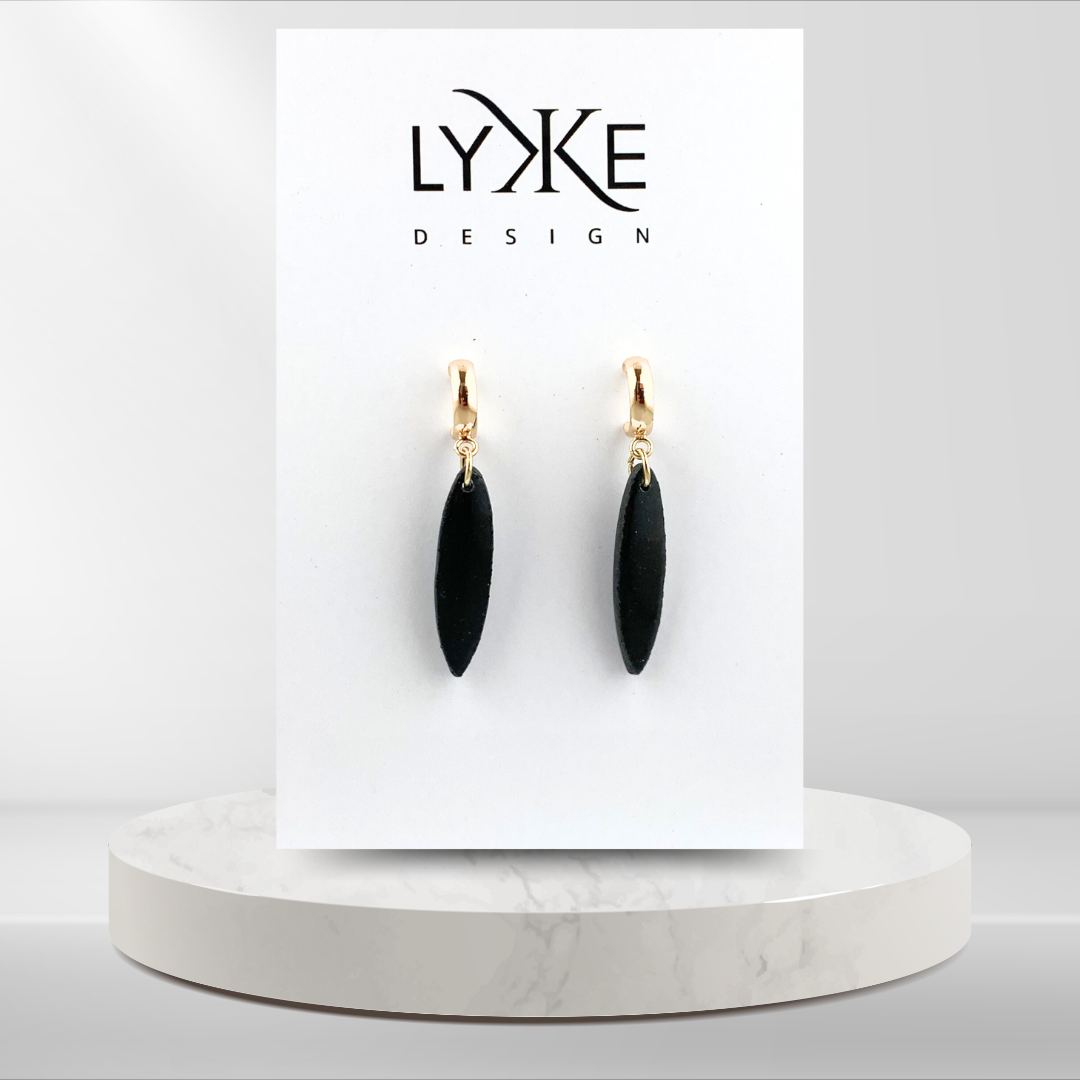 Gullfargede øreringer med lang dråpe Sort/gull