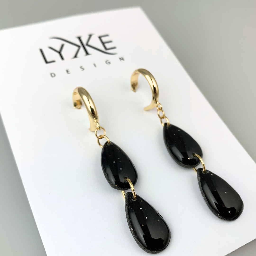 Gullfargede øreringer med to dråper Sort galakse/gull