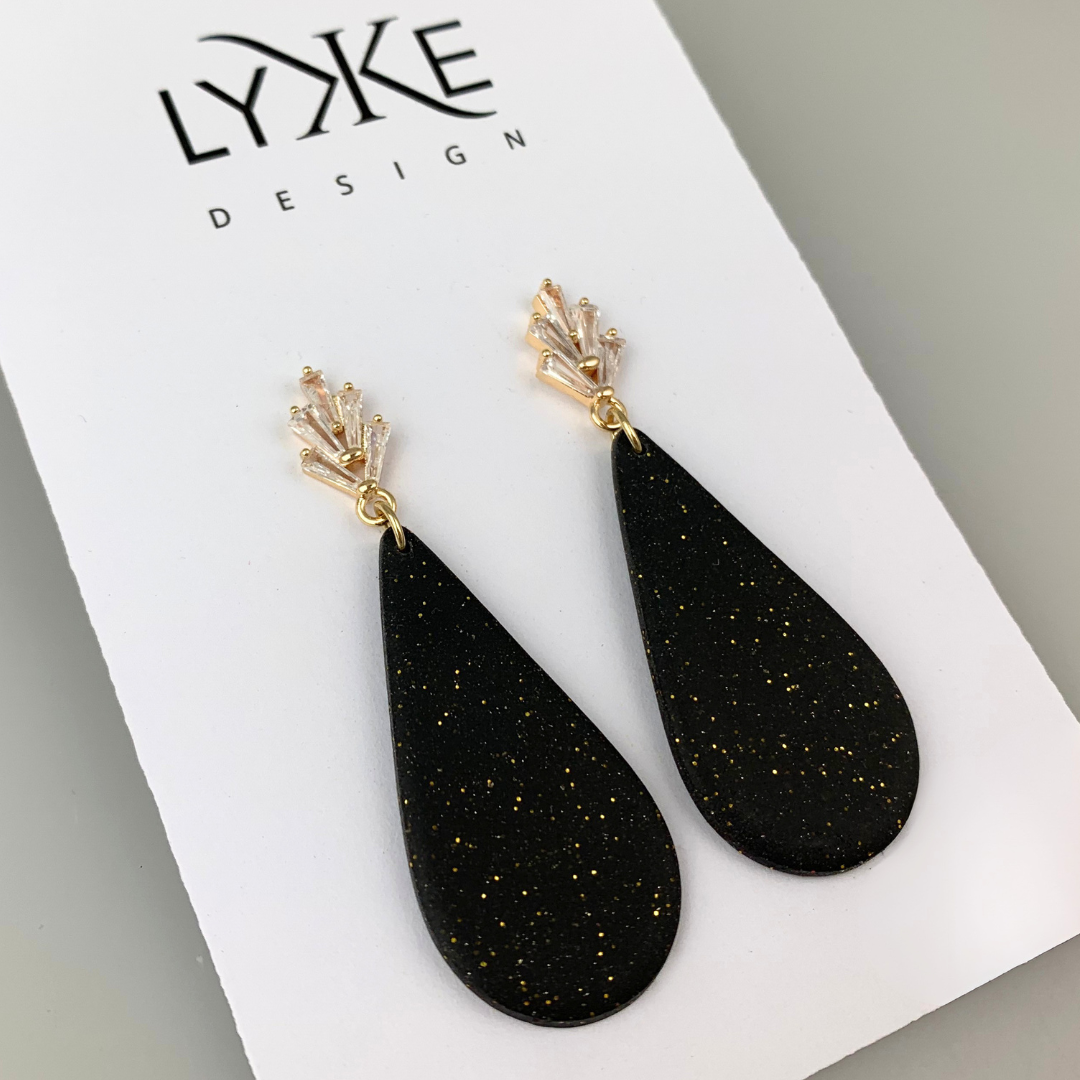 Gullfargede øredobber med stor dråpe og Zirkonia stener