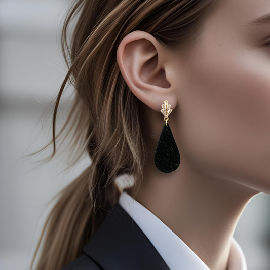 Gullfargede øredobber med stor dråpe og Zirkonia stener