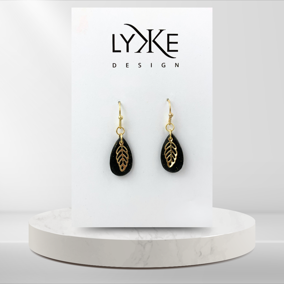 Gullfargede øredobber medium dråpe med gullblad Sort/gull