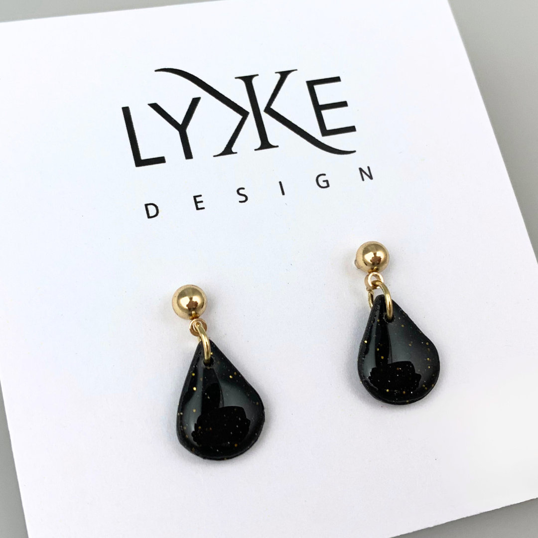 Gullfargede øredobber med liten dråpe Sort/gull